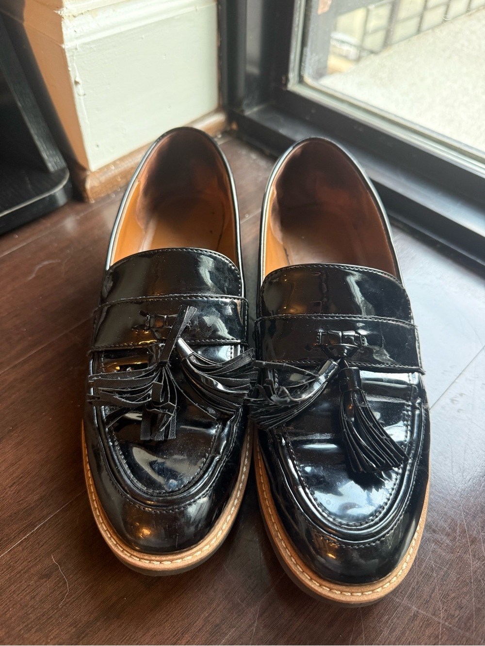 Franco Sarto Black Patent Leather Tassel Loafers for women. Size 8.5